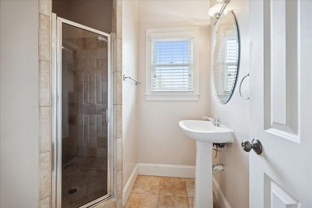 509 W 27th Street, Houston, TX 77008