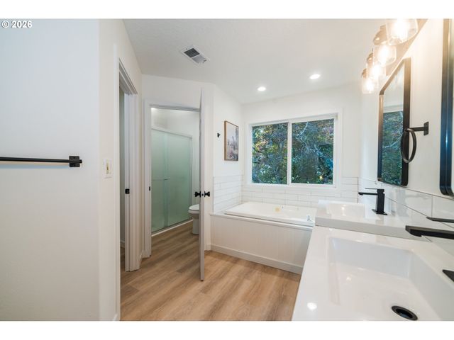 13413 GERBER WOODS Dr, Oregon City, OR 97045
