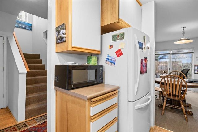 483 Tulipan Way, Talent, OR 97540