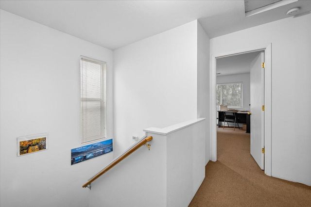 483 Tulipan Way, Talent, OR 97540