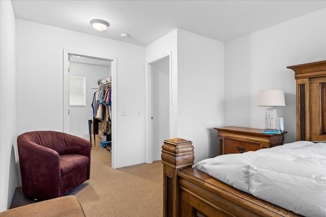 483 Tulipan Way, Talent, OR 97540