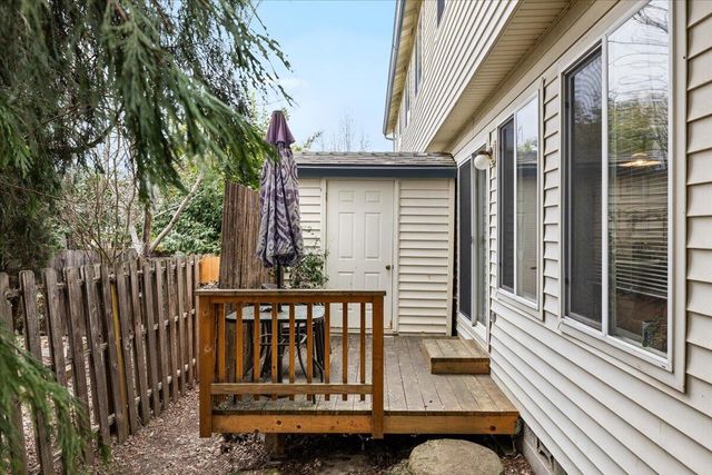 483 Tulipan Way, Talent, OR 97540