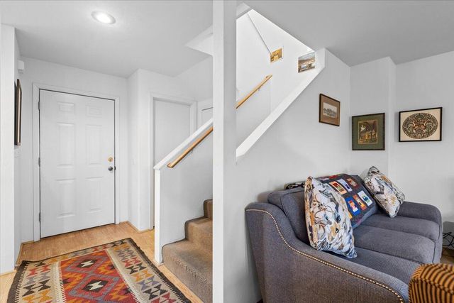 483 Tulipan Way, Talent, OR 97540