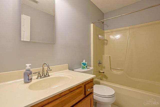 3703 W Galbraith Road, Cincinnati, OH 45247