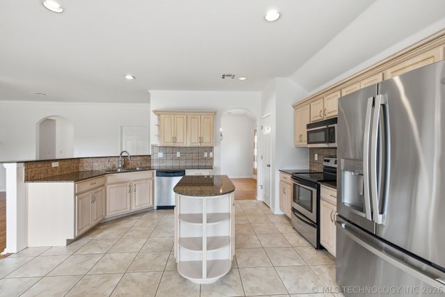 11211 S 2nd Street, Jenks, OK 74037