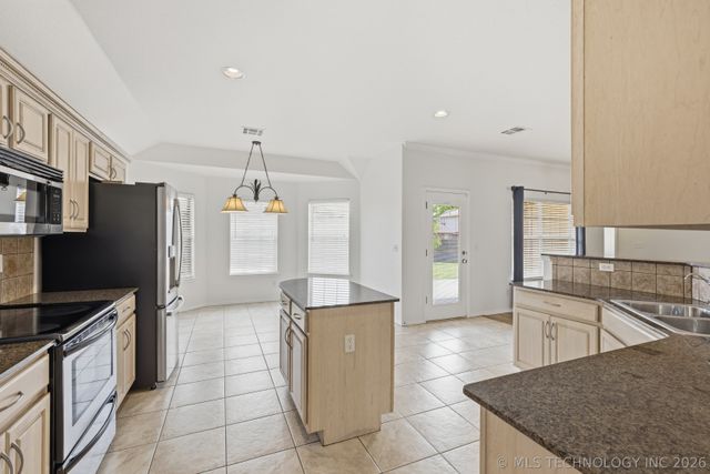 11211 S 2nd Street, Jenks, OK 74037