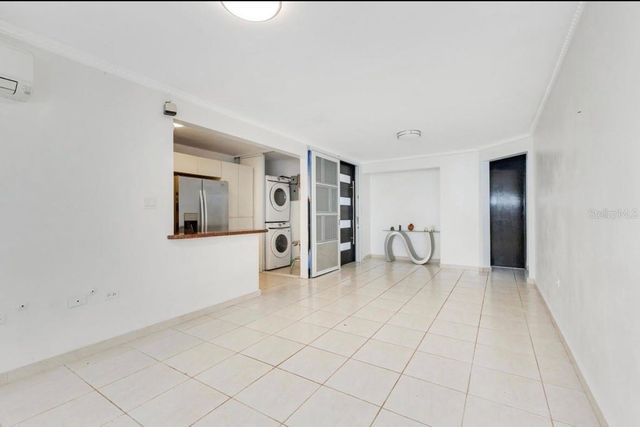 J 109 CALLE PLUMOSO REAL J 109, Guaynabo, PR 00966