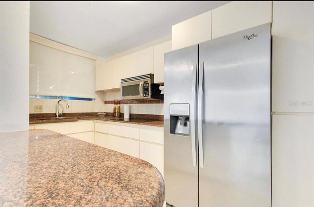 J 109 CALLE PLUMOSO REAL J 109, Guaynabo, PR 00966