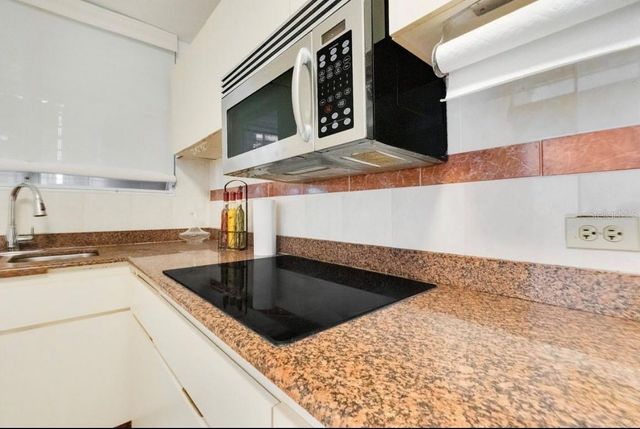 J 109 CALLE PLUMOSO REAL J 109, Guaynabo, PR 00966