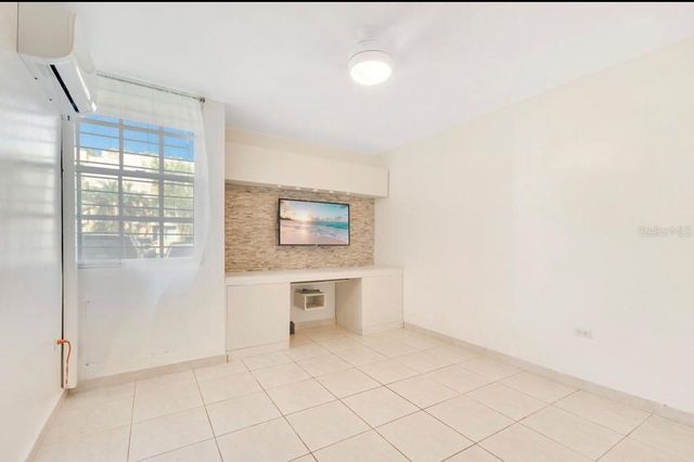 J 109 CALLE PLUMOSO REAL J 109, Guaynabo, PR 00966
