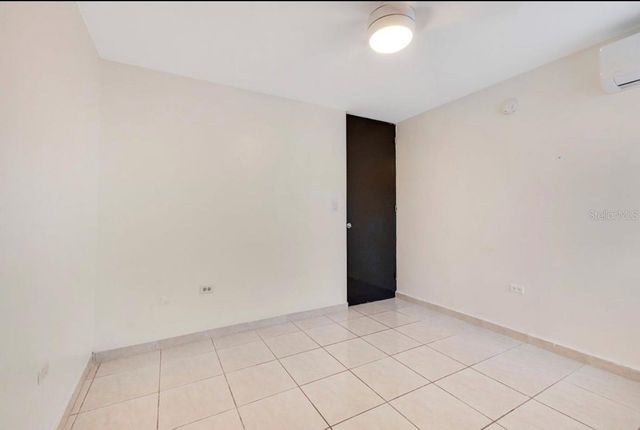 J 109 CALLE PLUMOSO REAL J 109, Guaynabo, PR 00966