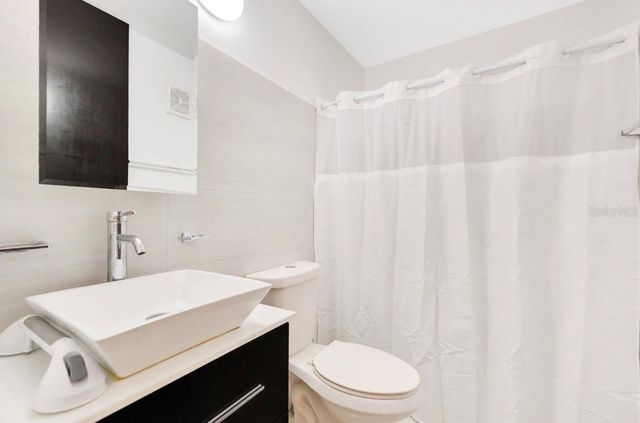 J 109 CALLE PLUMOSO REAL J 109, Guaynabo, PR 00966