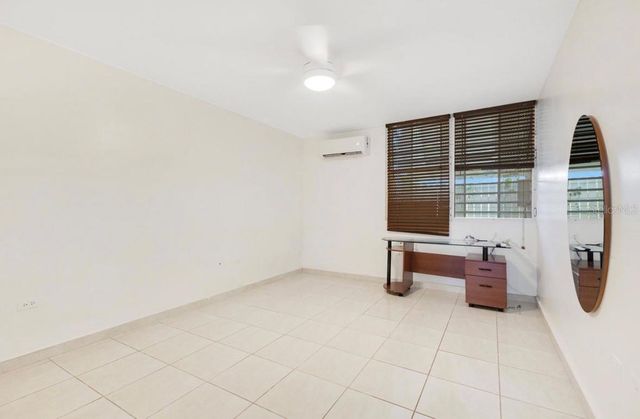 J 109 CALLE PLUMOSO REAL J 109, Guaynabo, PR 00966