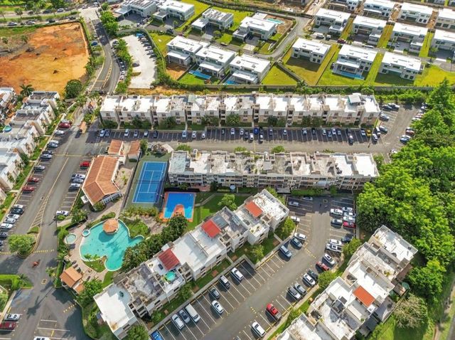 J 109 CALLE PLUMOSO REAL J 109, Guaynabo, PR 00966