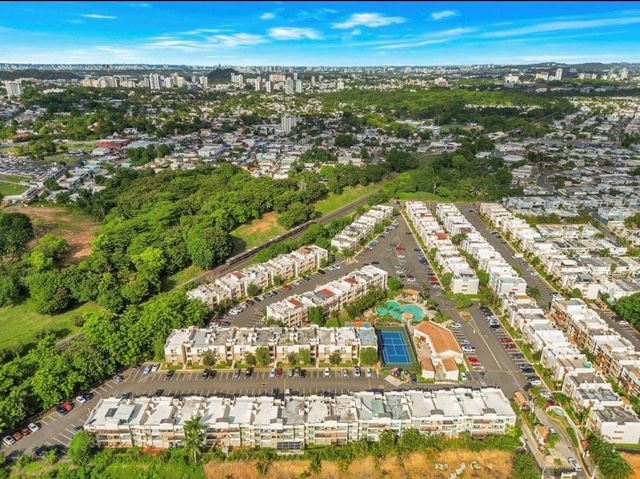 J 109 CALLE PLUMOSO REAL J 109, Guaynabo, PR 00966