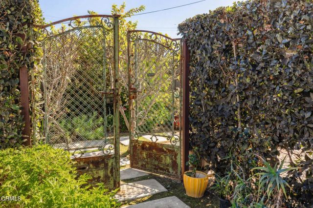 1030 Adelaine Avenue, South Pasadena, CA 91030