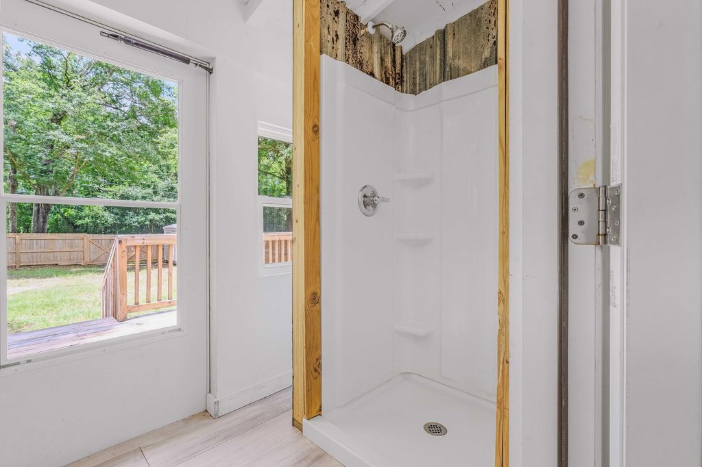 Image 15 of property listing at 334 E Chestnut Avenue, Crestview, FL 32539