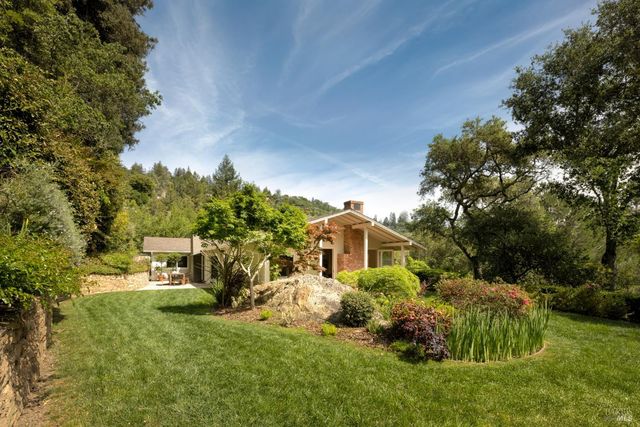 450 Woodland Rd, Kentfield, CA 94904