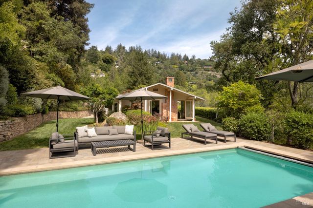 450 Woodland Rd, Kentfield, CA 94904