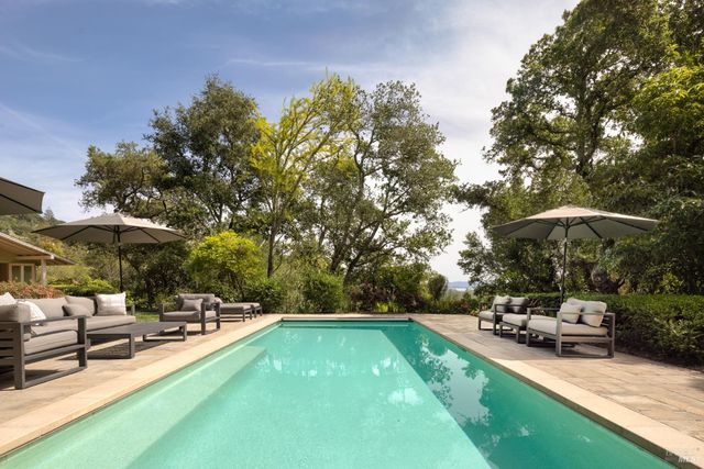 450 Woodland Rd, Kentfield, CA 94904