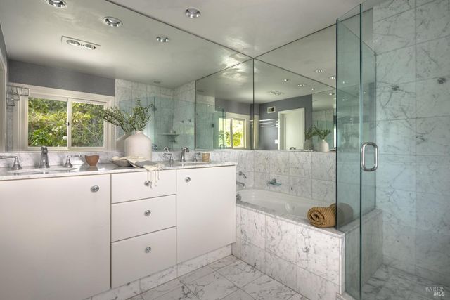 450 Woodland Rd, Kentfield, CA 94904