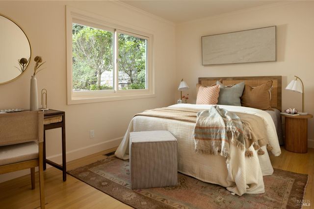 450 Woodland Rd, Kentfield, CA 94904