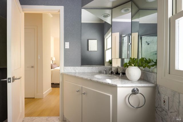 450 Woodland Rd, Kentfield, CA 94904