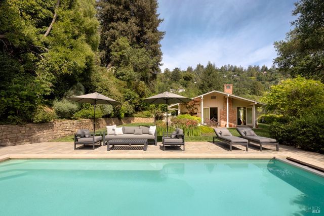 450 Woodland Rd, Kentfield, CA 94904