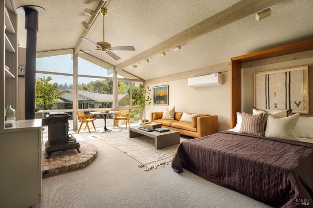 450 Woodland Rd, Kentfield, CA 94904