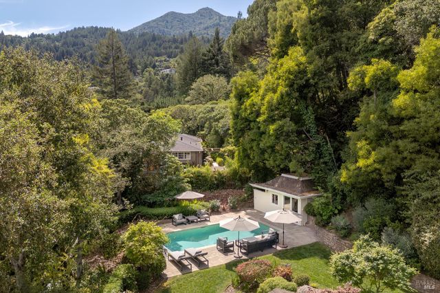 450 Woodland Rd, Kentfield, CA 94904