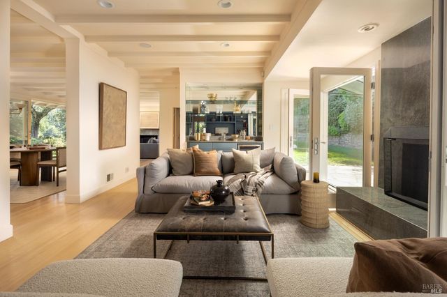 450 Woodland Rd, Kentfield, CA 94904