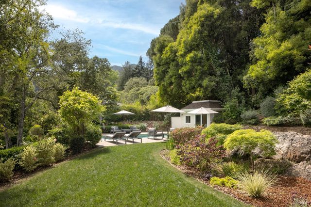 450 Woodland Rd, Kentfield, CA 94904