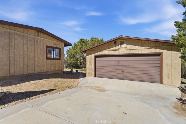 12515 Nearwood Road, Juniper Hills, CA 93553