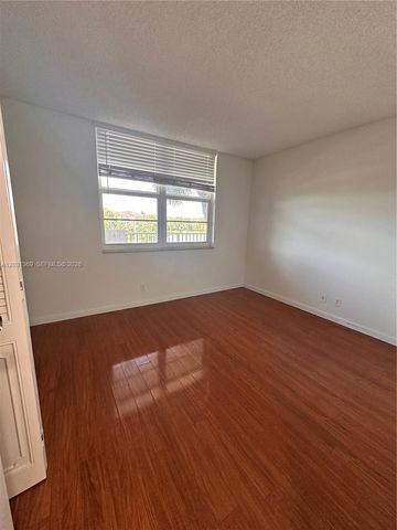 250 Jacaranda Dr 305, Plantation, FL 33324