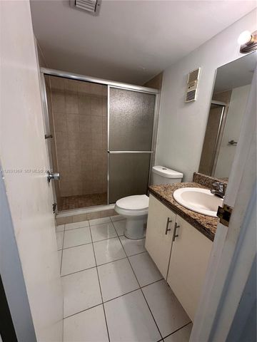 250 Jacaranda Dr 305, Plantation, FL 33324