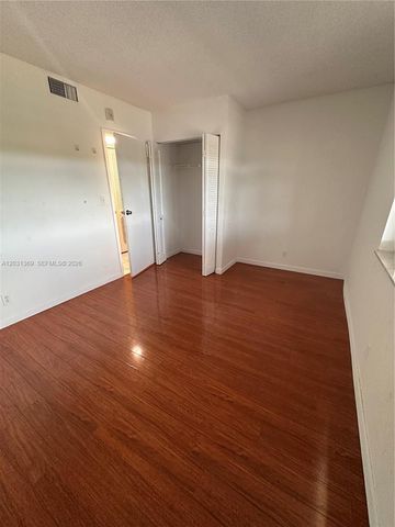 250 Jacaranda Dr 305, Plantation, FL 33324