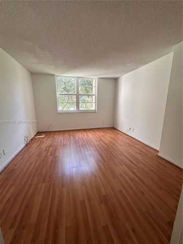 250 Jacaranda Dr 305, Plantation, FL 33324