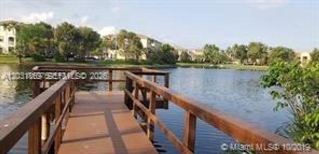 250 Jacaranda Dr 305, Plantation, FL 33324