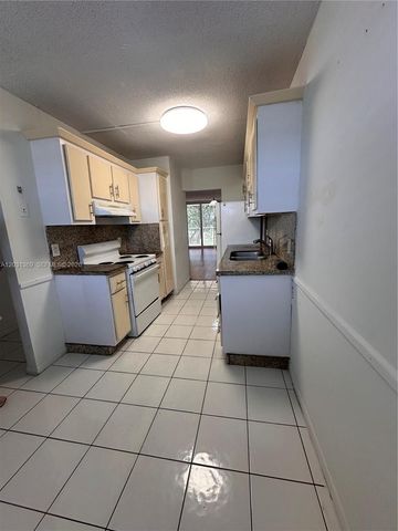250 Jacaranda Dr 305, Plantation, FL 33324