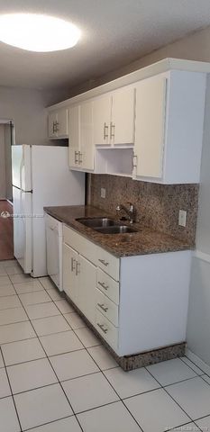 250 Jacaranda Dr 305, Plantation, FL 33324