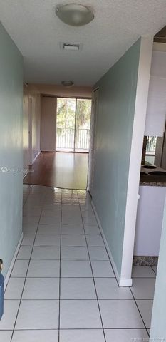 250 Jacaranda Dr 305, Plantation, FL 33324