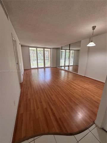 250 Jacaranda Dr 305, Plantation, FL 33324