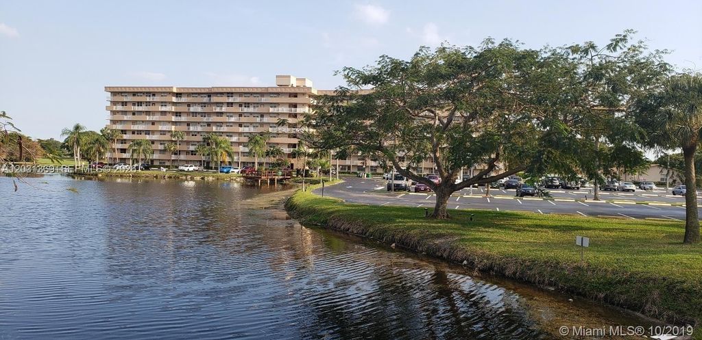 250 Jacaranda Dr 305, Plantation, FL 33324