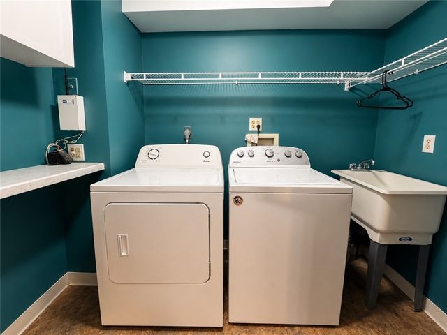 213 College St, Ellwood City, PA 16117