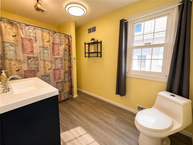 213 College St, Ellwood City, PA 16117