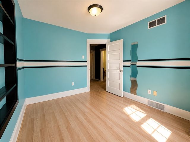 213 College St, Ellwood City, PA 16117