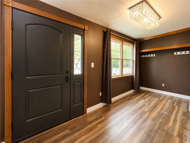 213 College St, Ellwood City, PA 16117