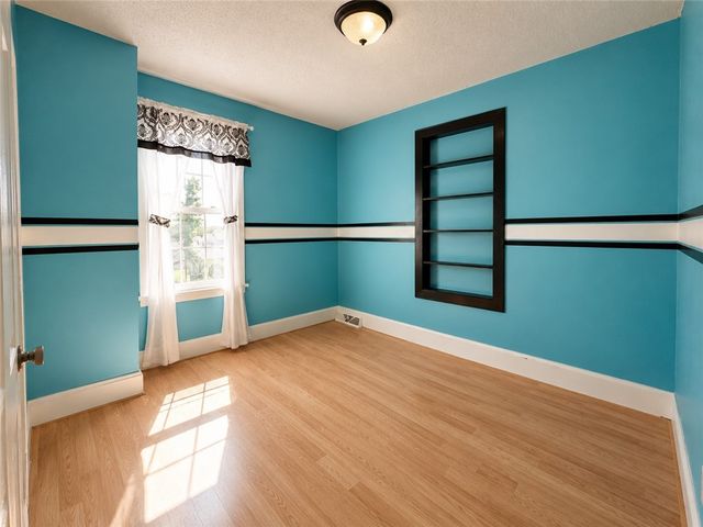 213 College St, Ellwood City, PA 16117