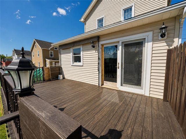 213 College St, Ellwood City, PA 16117