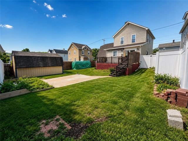 213 College St, Ellwood City, PA 16117